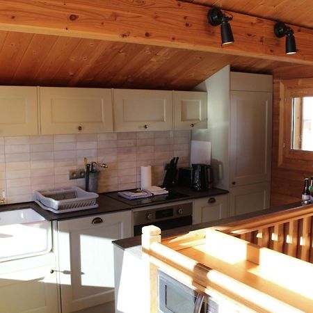 Cosy 4 Bedroom Chalet With Hot Tub Saint-Marcel (Savoie) Exterior foto