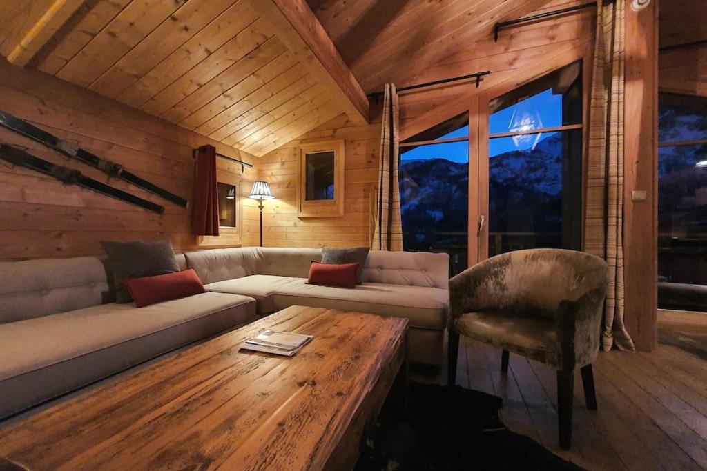 Cosy 4 Bedroom Chalet With Hot Tub Saint-Marcel (Savoie) Exterior foto