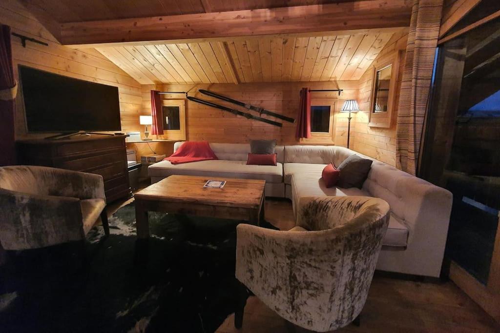 Cosy 4 Bedroom Chalet With Hot Tub Saint-Marcel (Savoie) Exterior foto