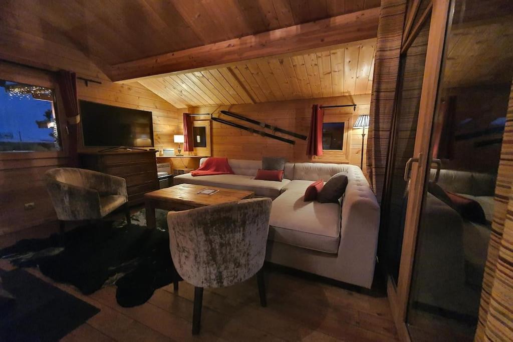 Cosy 4 Bedroom Chalet With Hot Tub Saint-Marcel (Savoie) Exterior foto