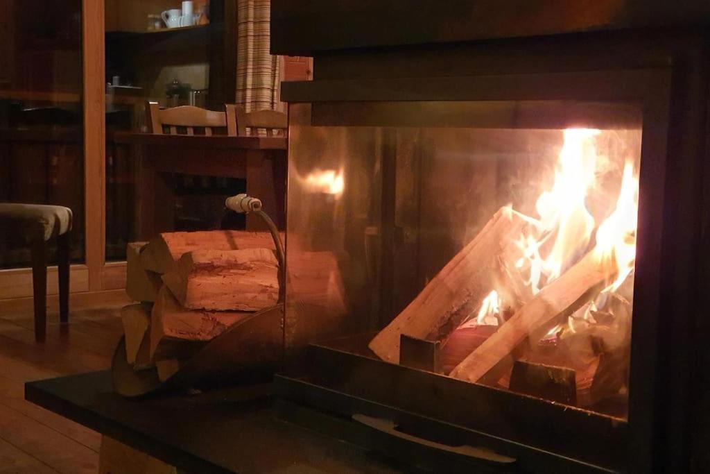 Cosy 4 Bedroom Chalet With Hot Tub Saint-Marcel (Savoie) Exterior foto