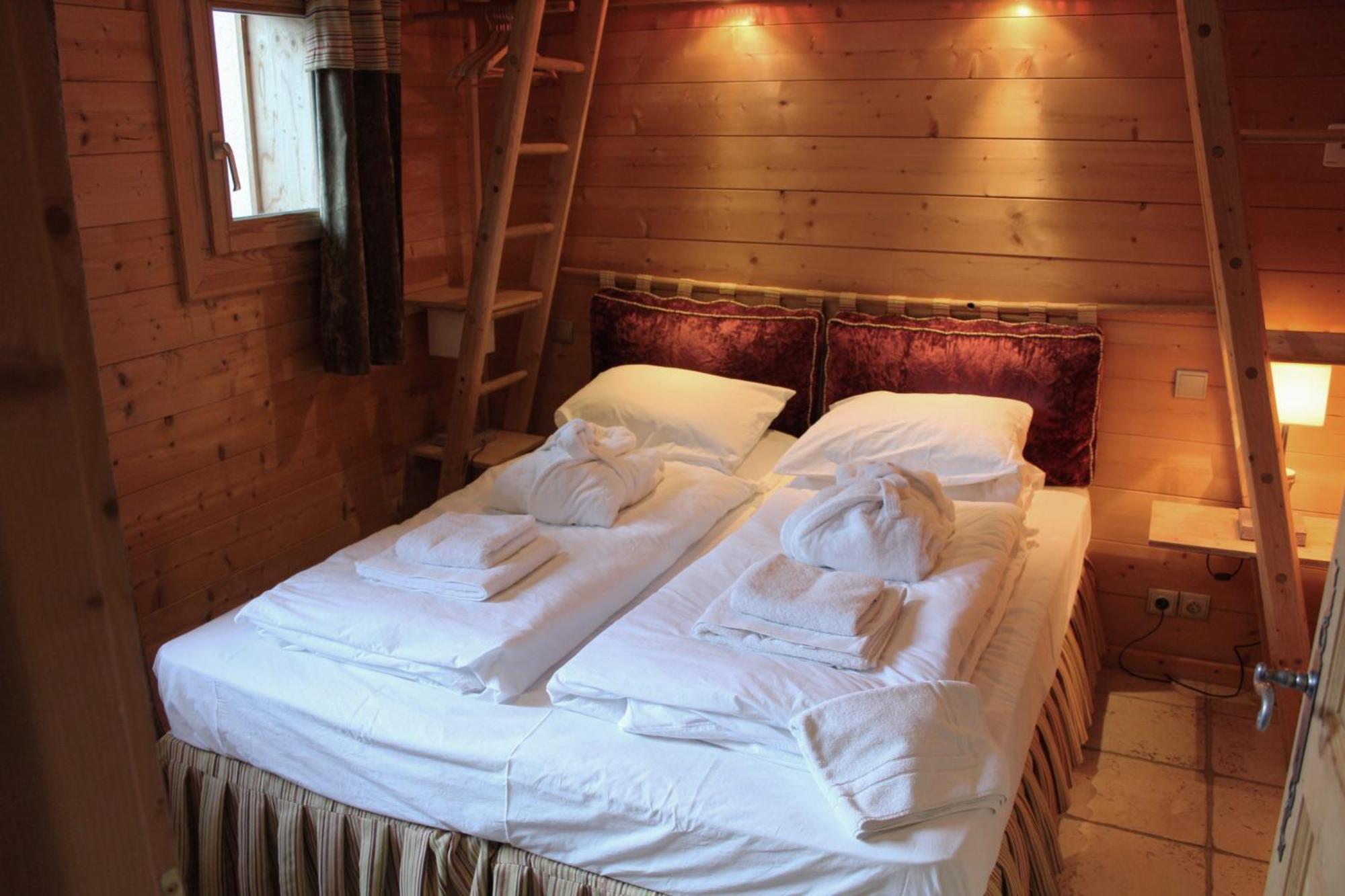 Cosy 4 Bedroom Chalet With Hot Tub Saint-Marcel (Savoie) Exterior foto