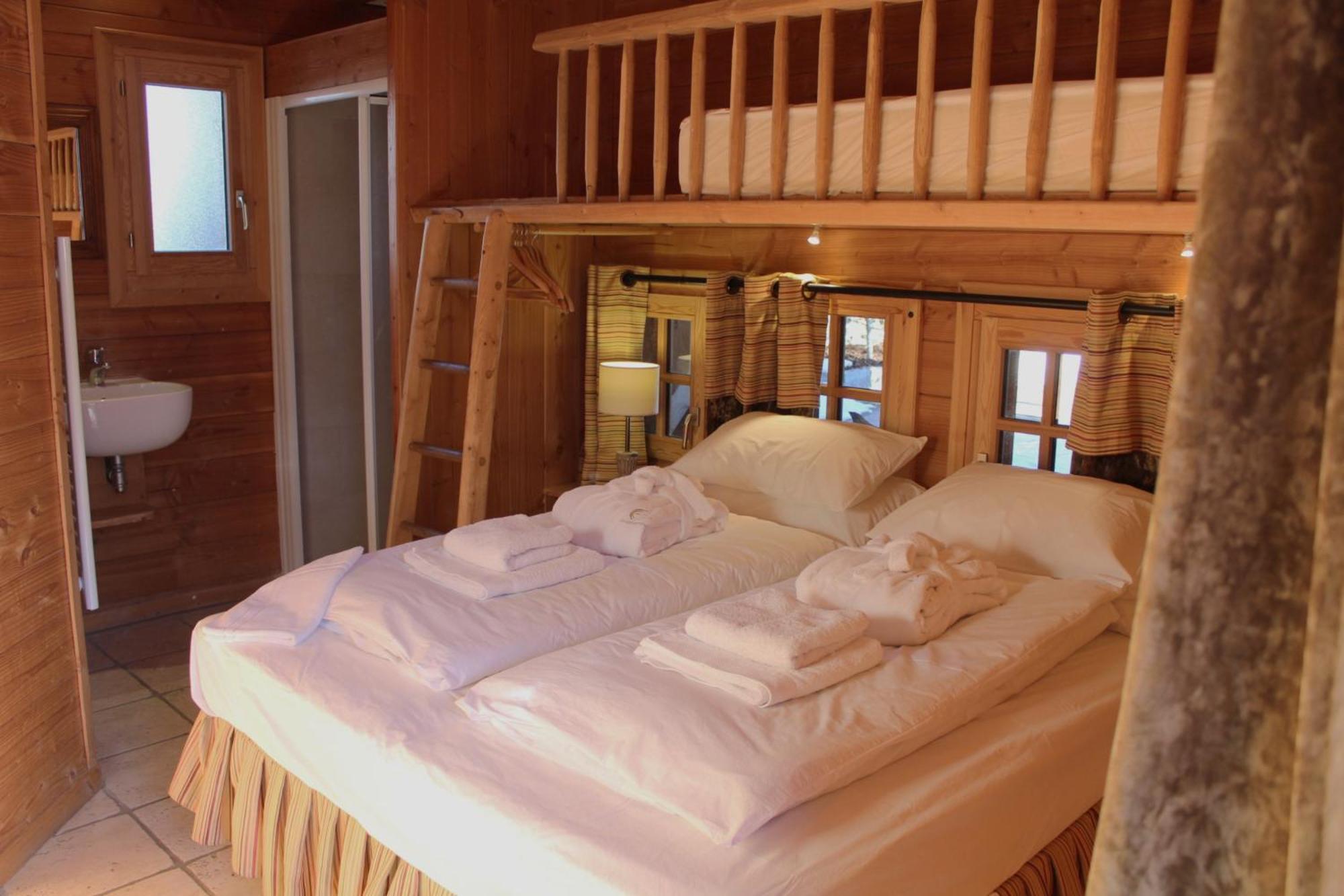 Cosy 4 Bedroom Chalet With Hot Tub Saint-Marcel (Savoie) Exterior foto